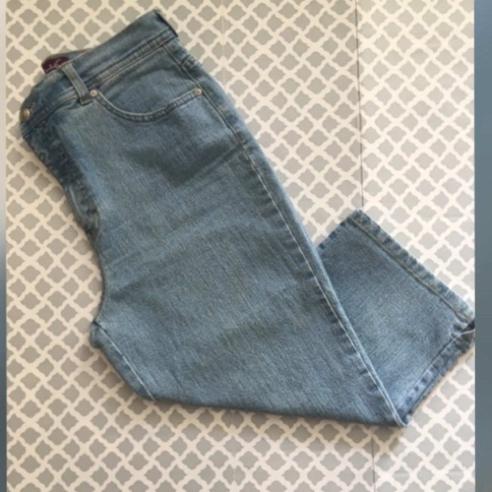 Gloria Vanderbilt Capris Jeans